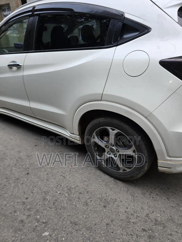 Honda Vezel 1.5 Hybrid 2WD 2014 Pearl