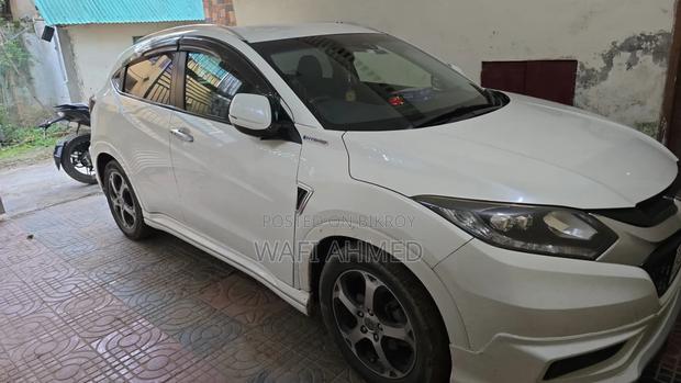 Honda Vezel 1.5 Hybrid 2WD 2014 Pearl