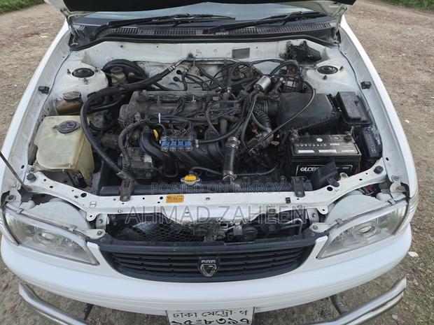 Toyota Corolla Sedan 1999 White