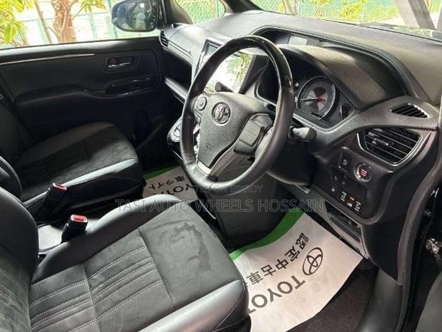 Toyota Esquire 2.0 FWD (7 Seater) 2021 Black
