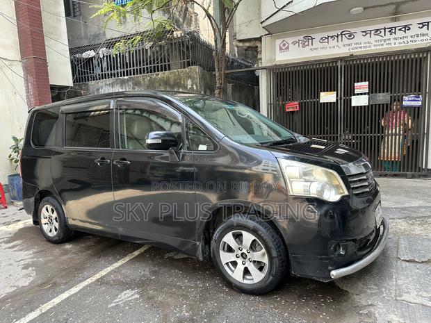 Toyota Noah 2011 Black