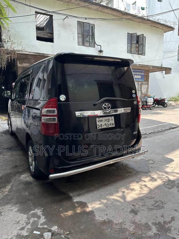 Toyota Noah 2011 Black