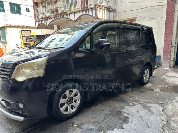 Toyota Noah 2011 Black