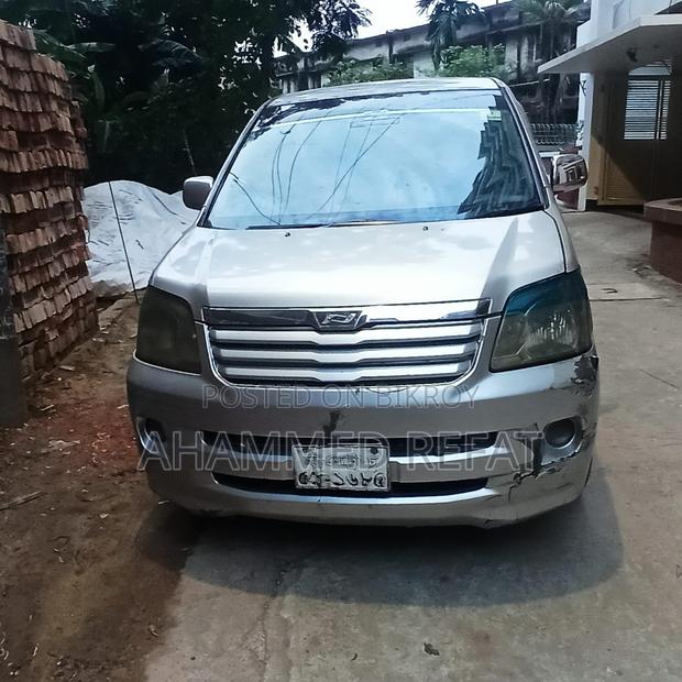 Toyota Noah 2.0 AWD (8 Seater) 2004 Silver