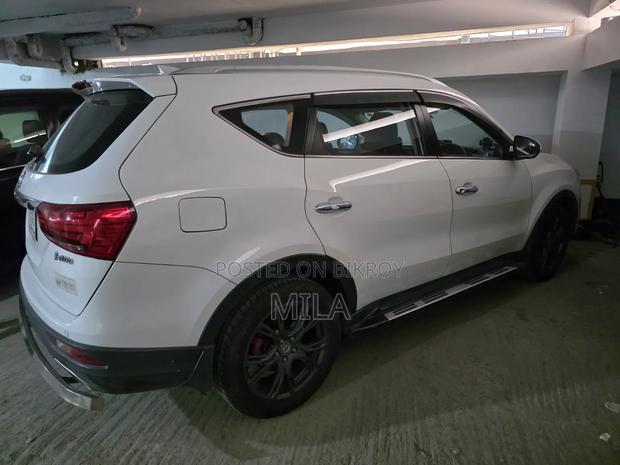Car 2021 White