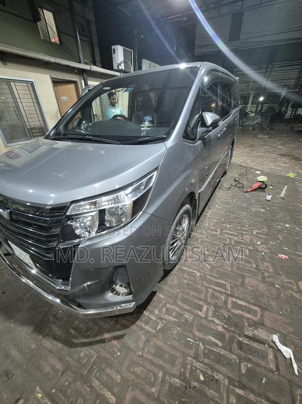 Toyota Noah 1.8 FWD Hybrid (7 Seater) 2017 Gray