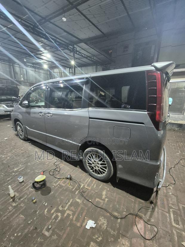 Toyota Noah 1.8 FWD Hybrid (7 Seater) 2017 Gray