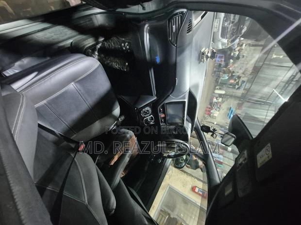 Toyota Noah 1.8 FWD Hybrid (7 Seater) 2017 Gray