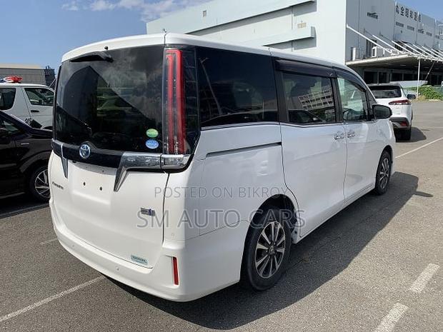 Toyota Esquire 1.8 FWD Hybrid (7 Seater) 2021 Pearl