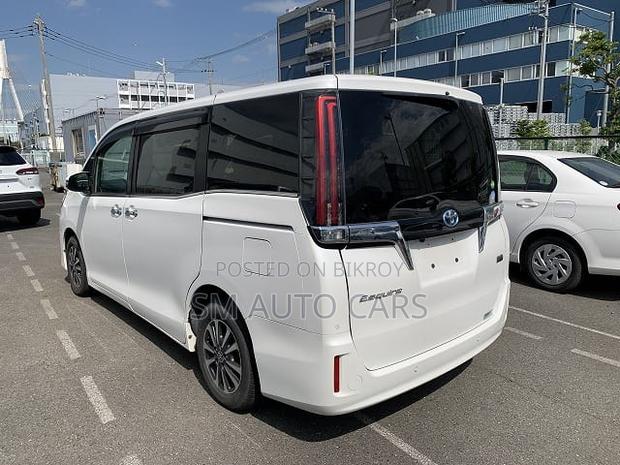 Toyota Esquire 1.8 FWD Hybrid (7 Seater) 2021 Pearl