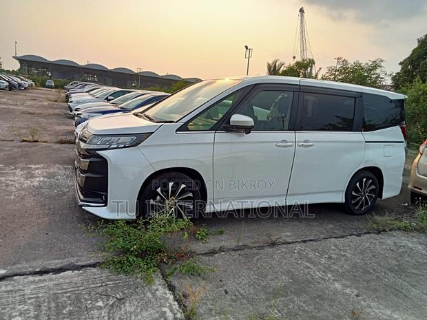 Toyota Noah 2024 Pearl