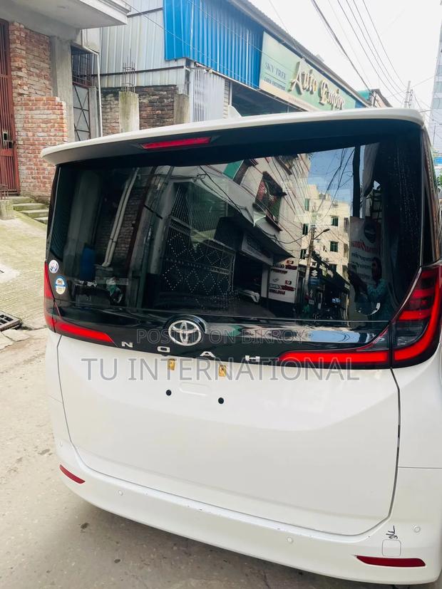 Toyota Noah 2022 Pearl