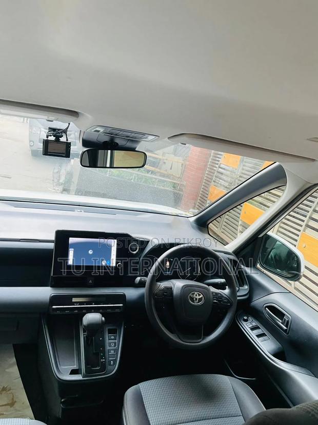Toyota Noah 2022 Pearl
