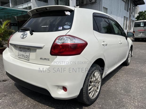 Toyota Auris 2010 Pearl