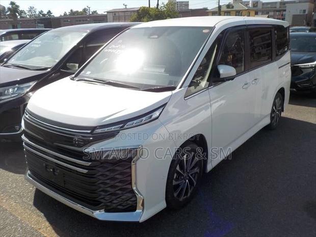 Toyota Voxy 2023 Pearl