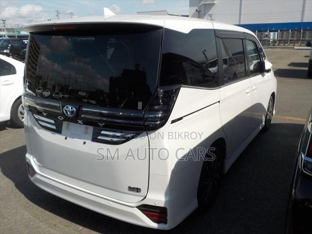 Toyota Voxy 2023 Pearl