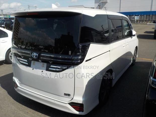 Toyota Voxy 2023 Pearl