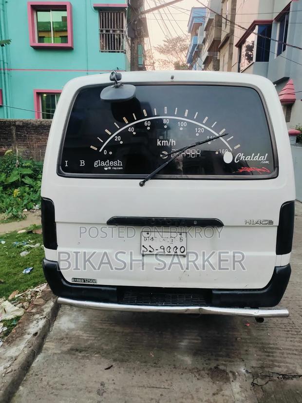 Toyota HiAce 2002 White