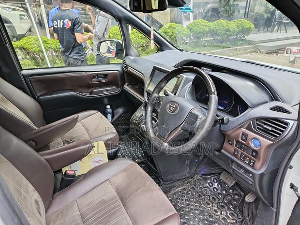 Toyota Esquire 1.8 FWD Hybrid (7 Seater) 2018 Pearl