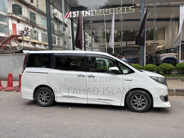 Toyota Esquire 1.8 FWD Hybrid (7 Seater) 2018 Pearl