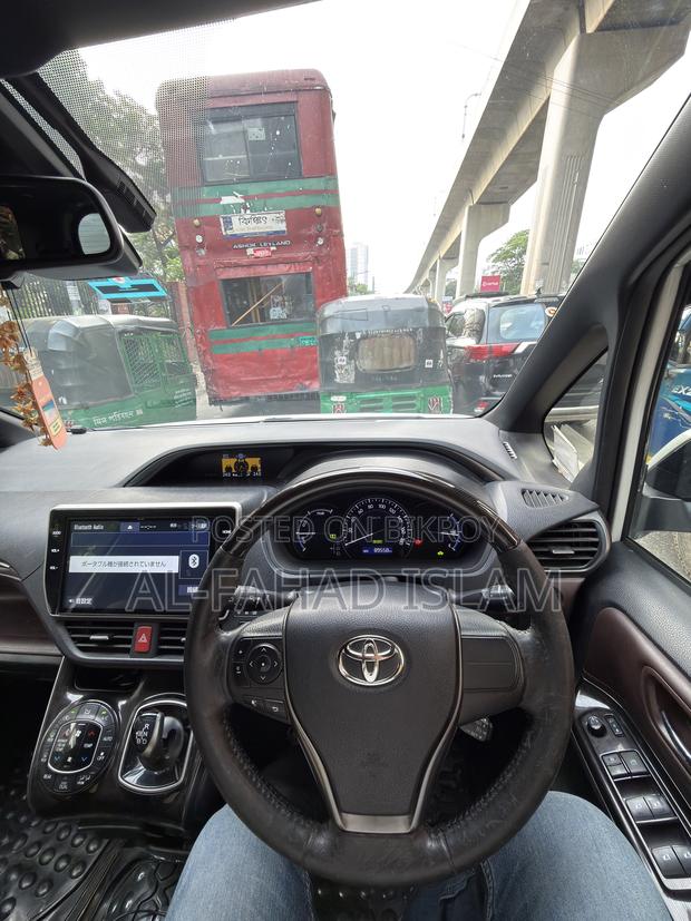 Toyota Esquire 1.8 FWD Hybrid (7 Seater) 2018 Pearl