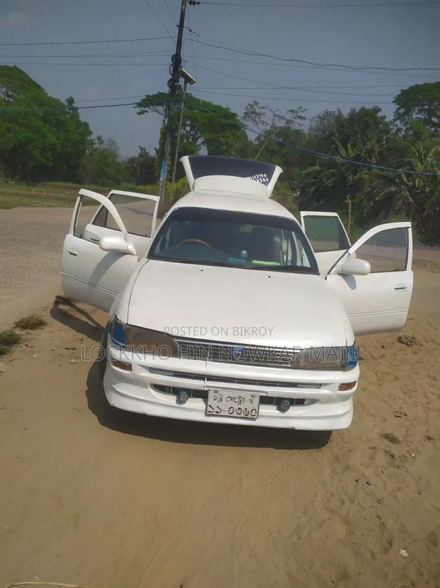 Toyota Corolla 1.3 Saloon 1992 White