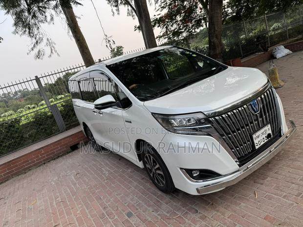 Toyota Esquire 1.8 FWD Hybrid (7 Seater) 2017 Pearl