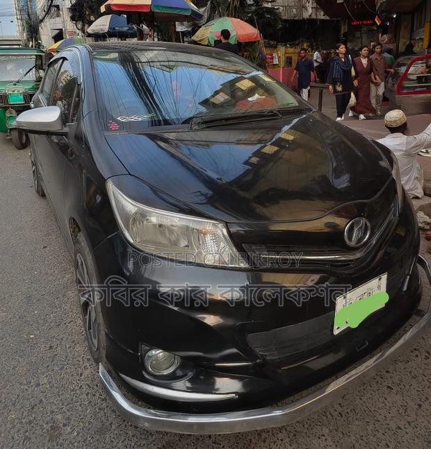 Toyota Vitz 2011 Black