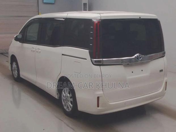 Toyota Noah 2.0 FWD (7 Seater) 2021 Pearl
