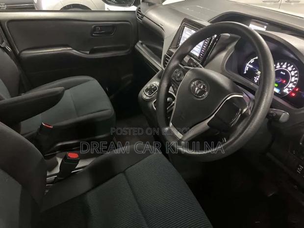 Toyota Noah 2.0 FWD (7 Seater) 2021 Pearl