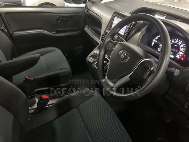 Toyota Noah 2.0 FWD (7 Seater) 2021 Pearl