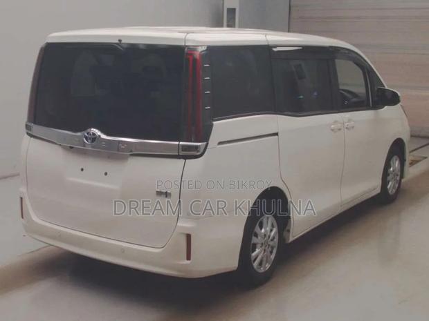 Toyota Noah 2.0 FWD (7 Seater) 2021 Pearl