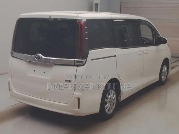 Toyota Noah 2.0 FWD (7 Seater) 2021 Pearl