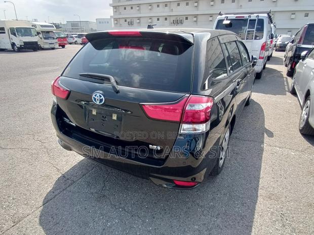 Toyota Corolla Fielder 1.5 Hybrid FWD 2021 Black