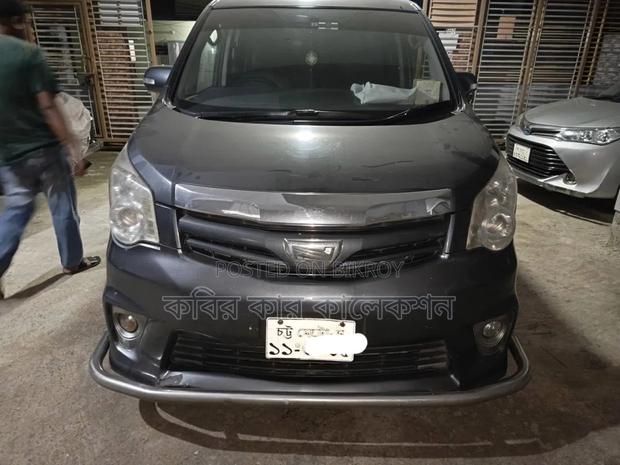 Toyota Noah 2010 Gray