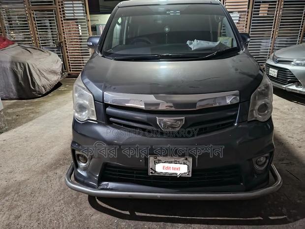 Toyota Noah 2010 Gray