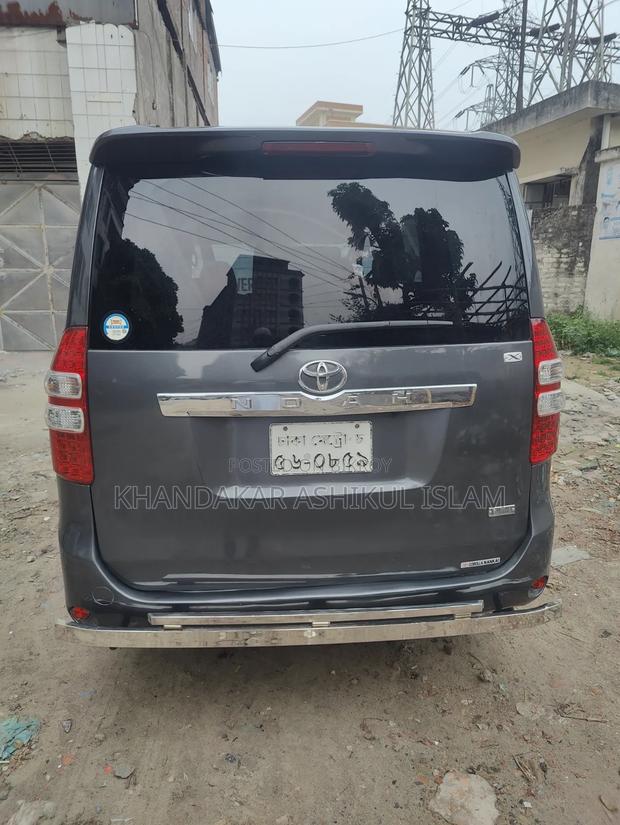 Toyota Noah 2012 Black