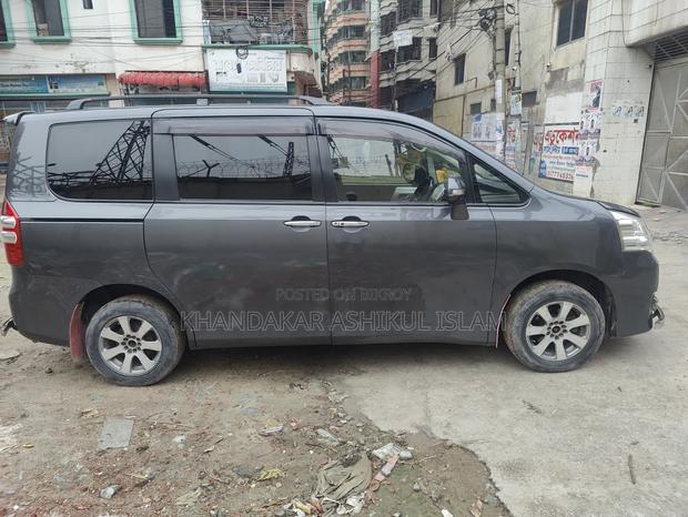 Toyota Noah 2012 Black