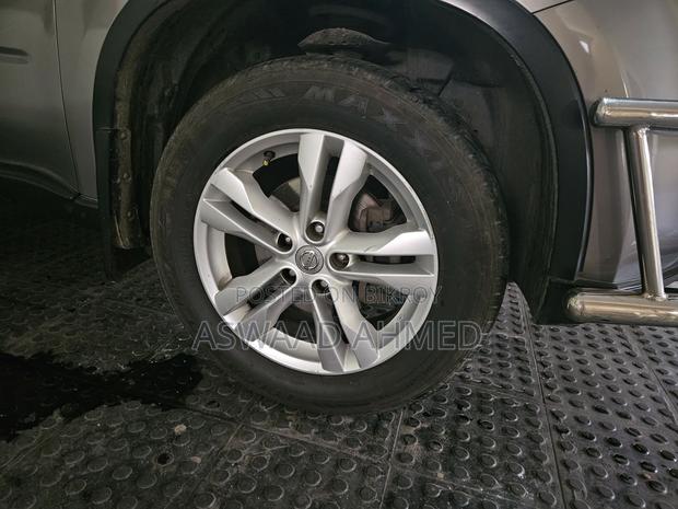 Nissan X-Trail 2.0 Petrol XE 2010 Gray