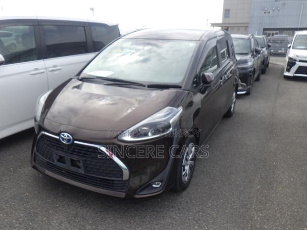 Toyota Sienta 2021 Brown
