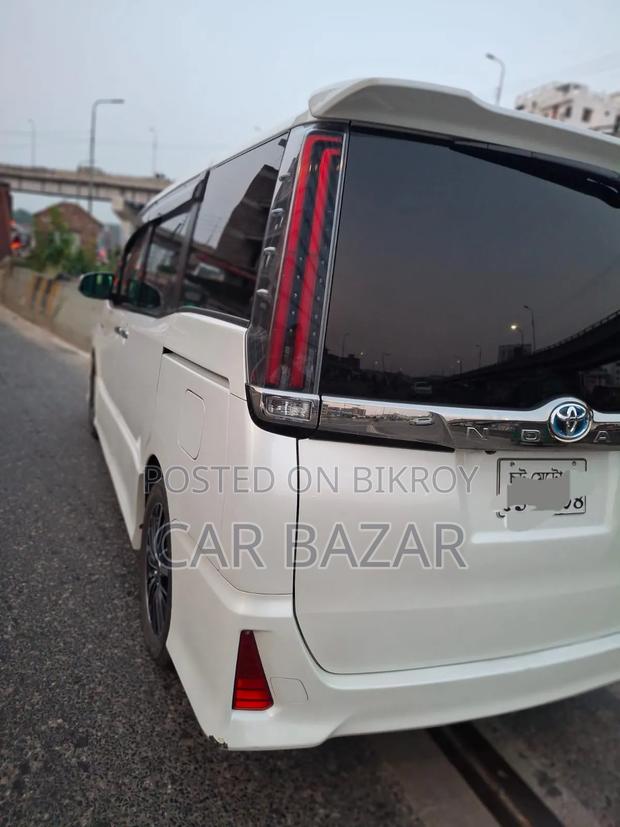 Toyota Noah 2018 Pearl