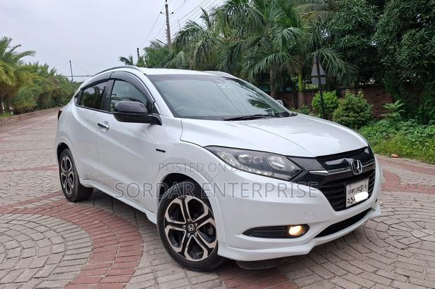 Honda Vezel 1.5 Hybrid 2WD 2014 Pearl
