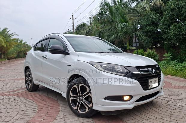 Honda Vezel 1.5 Hybrid 2WD 2014 Pearl