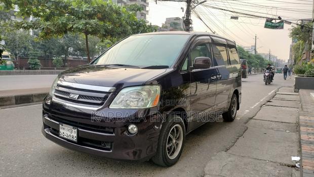 Toyota Noah 2.0 FWD (8 Seater) 2005
