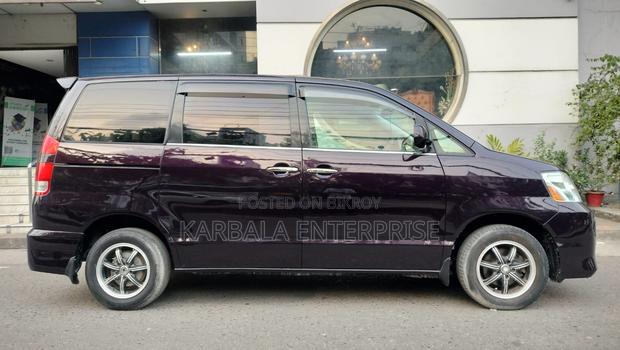 Toyota Noah 2.0 FWD (8 Seater) 2005