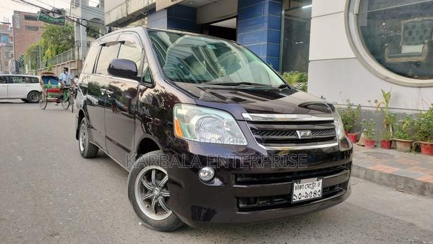 Toyota Noah 2.0 FWD (8 Seater) 2005