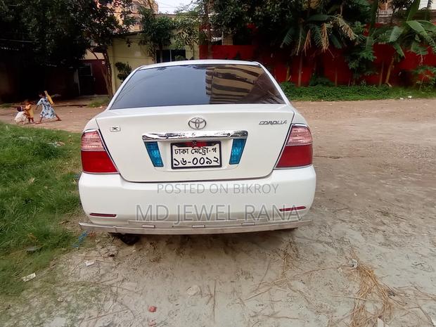 Toyota Corolla 2000 White