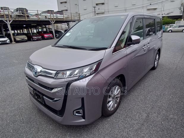 Toyota Noah 2023 Silver