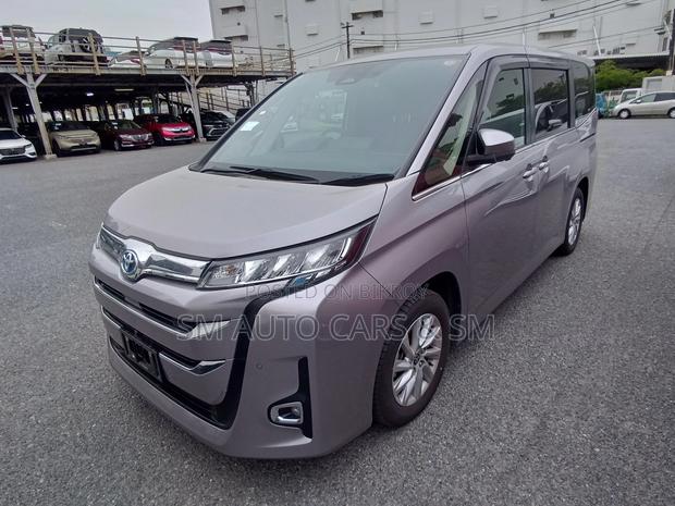 Toyota Noah 2023 Silver