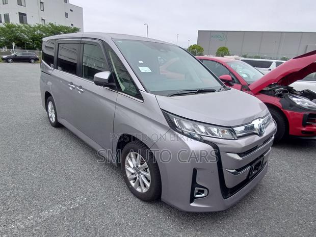 Toyota Noah 2023 Silver